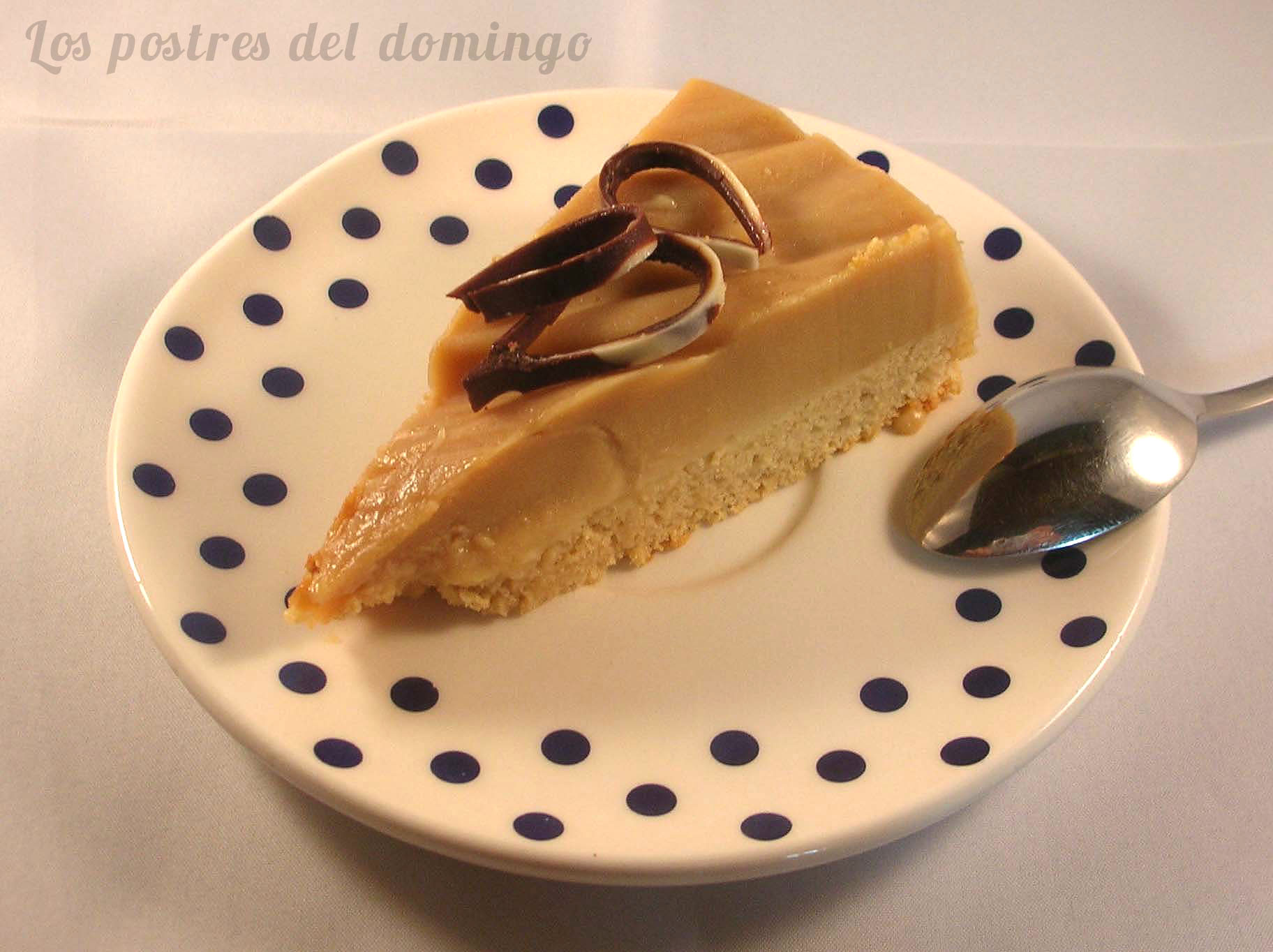 Tarta mágica de dulce de leche corte