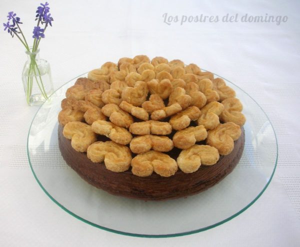 Pastel de chocolate y hojaldre