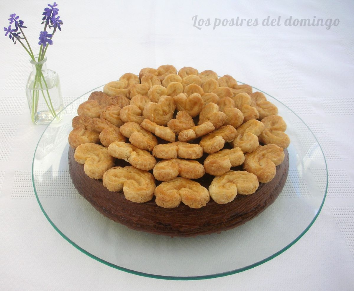 Pastel de chocolate y hojaldre