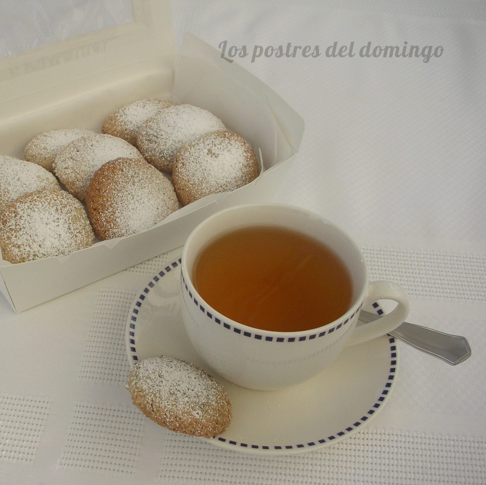 Pastas de almendra y violeta