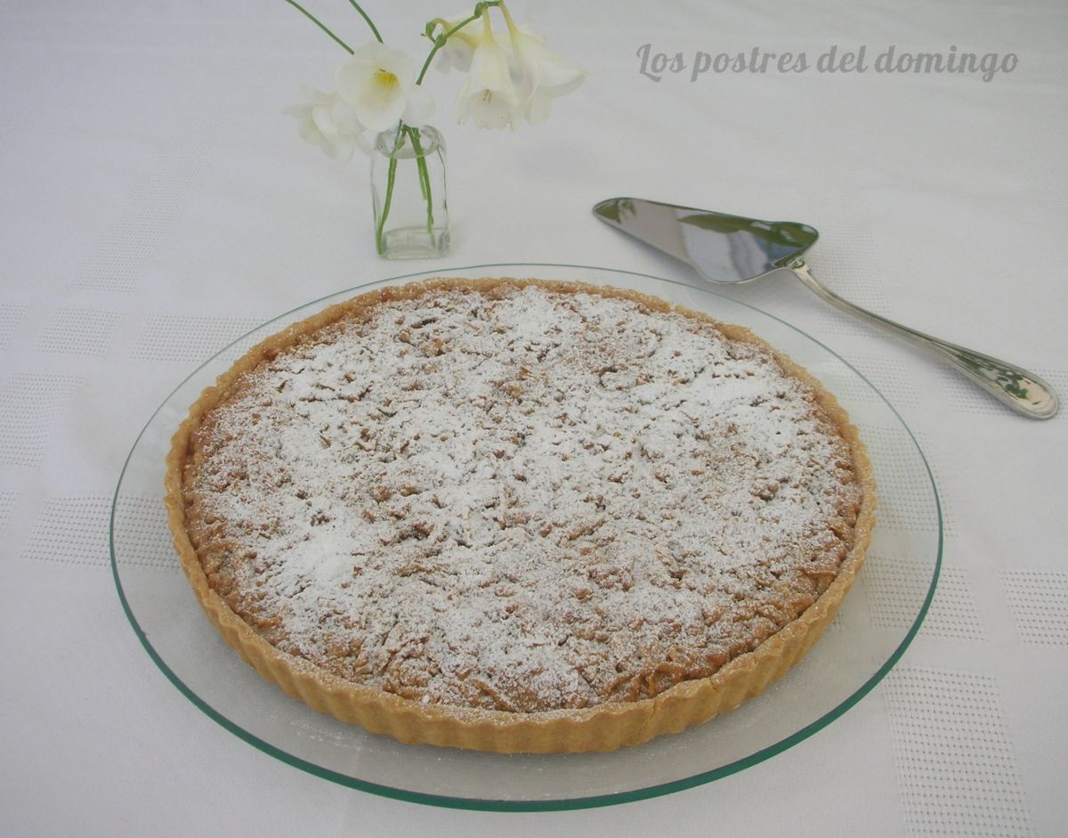 Tarta de almendra con cubierta de manzana