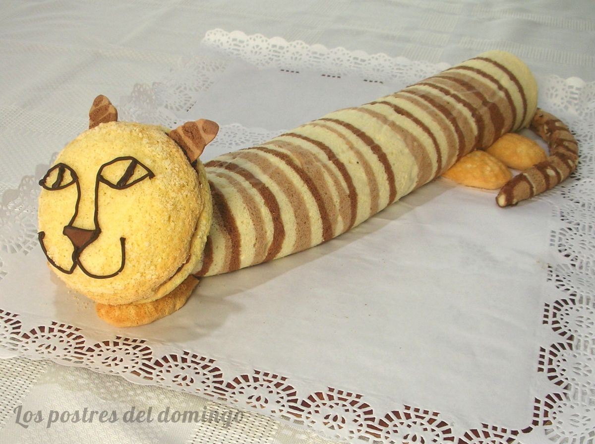 Brazo de crema vestido de gato