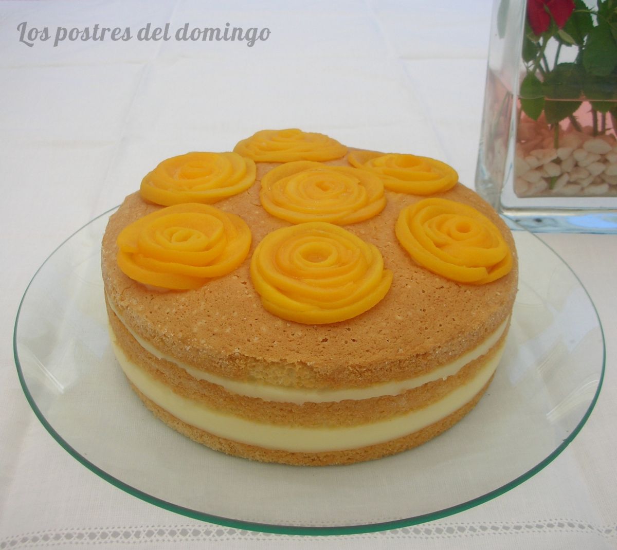 Tarta desnuda de crema y melocotón