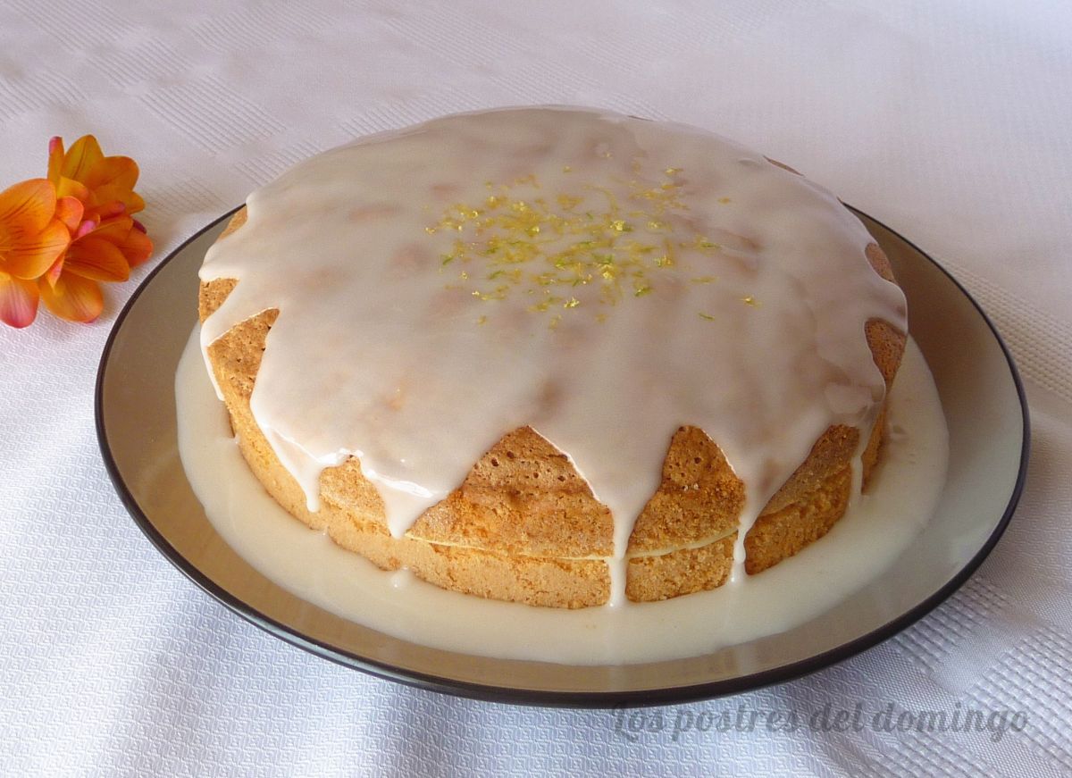 Lemon drizzle cake