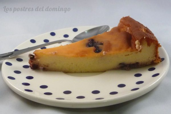 Tarta de queso y arándanos corte