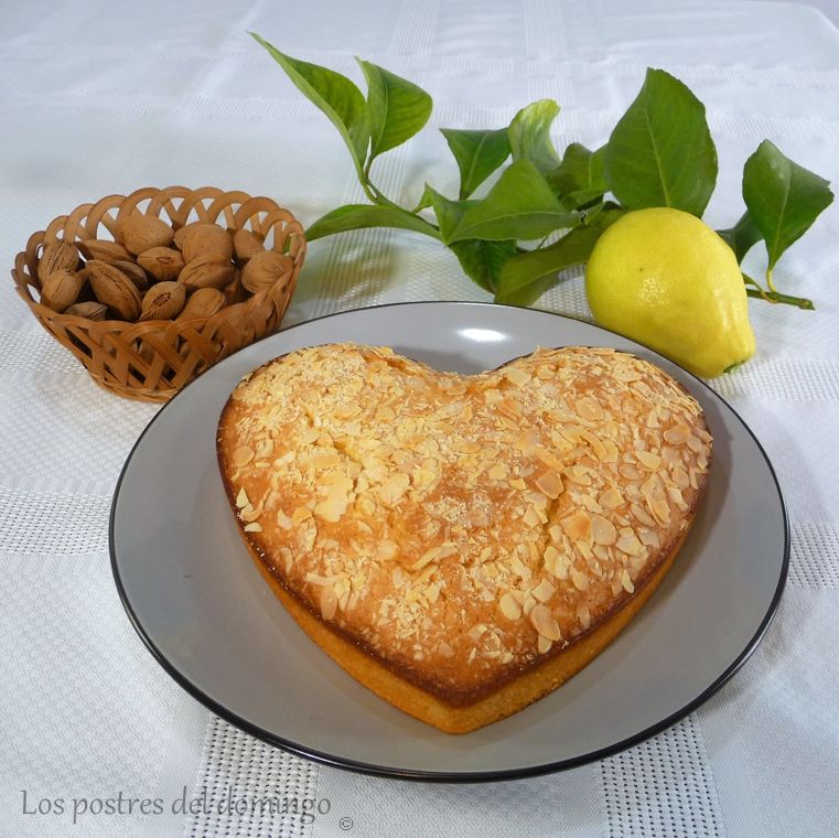 corazón de limón con almendras