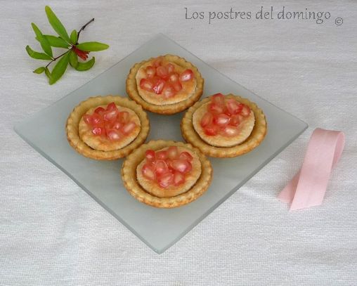 tartaletas de almendra y granada