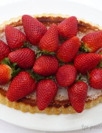 Bizcocho de manzana con fresas