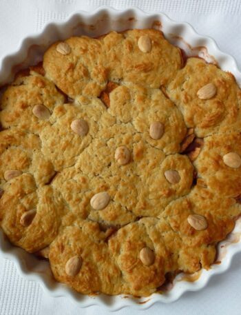 Cobbler de manzana y ciruela