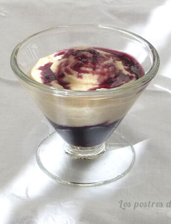 Crema de mascarpone con mermelada de moras