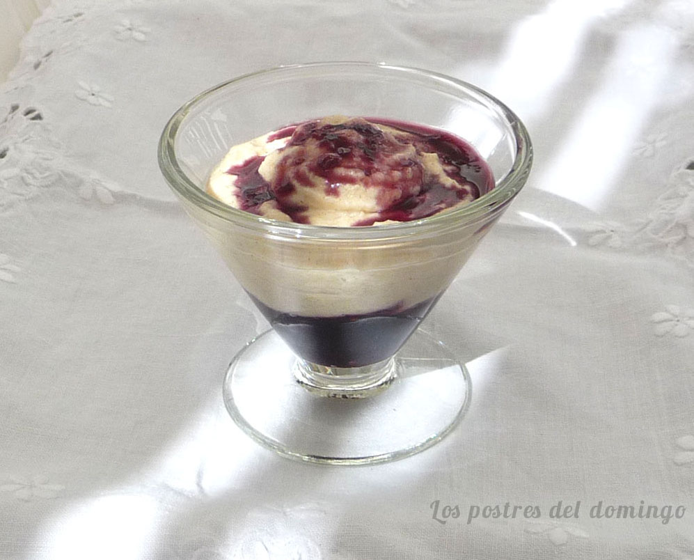 Crema de mascarpone con mermelada de moras