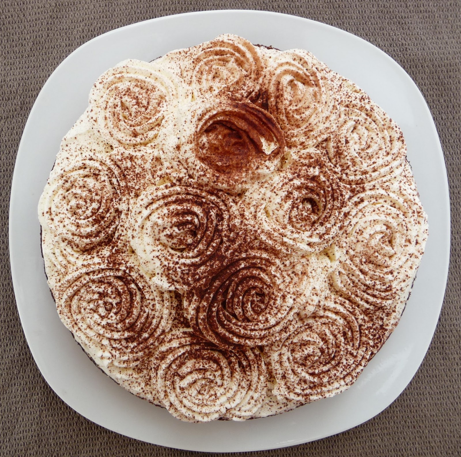 Pastel de chocolate y nata