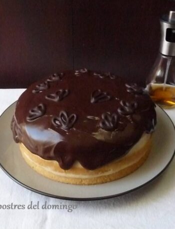 tarta de crema y chocolate con leche