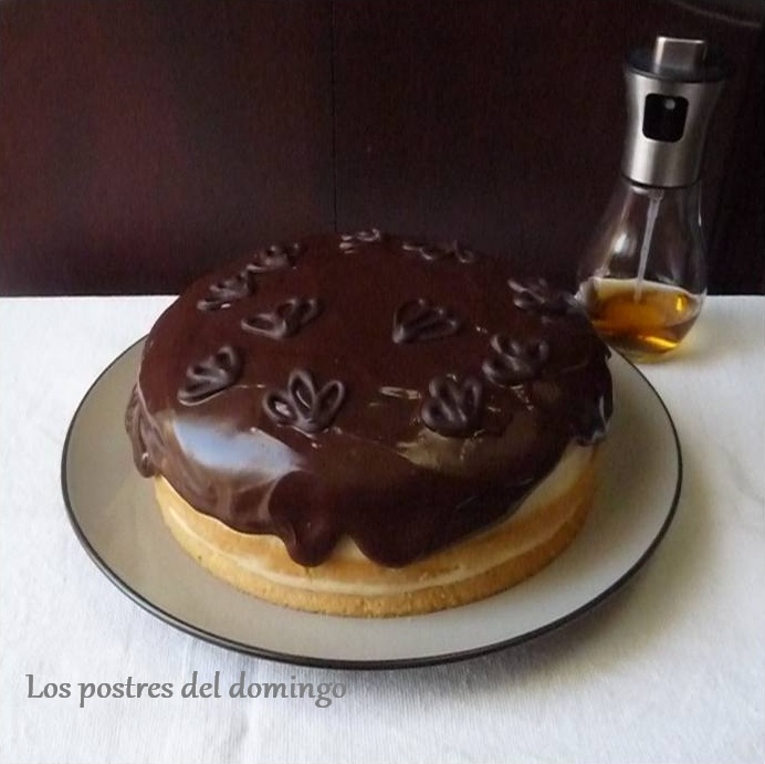 tarta de crema y chocolate con leche
