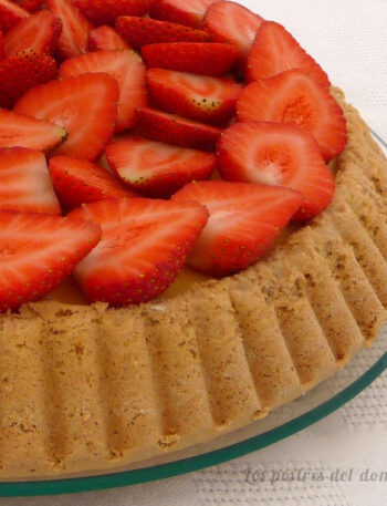 Tarta de crema y fresas