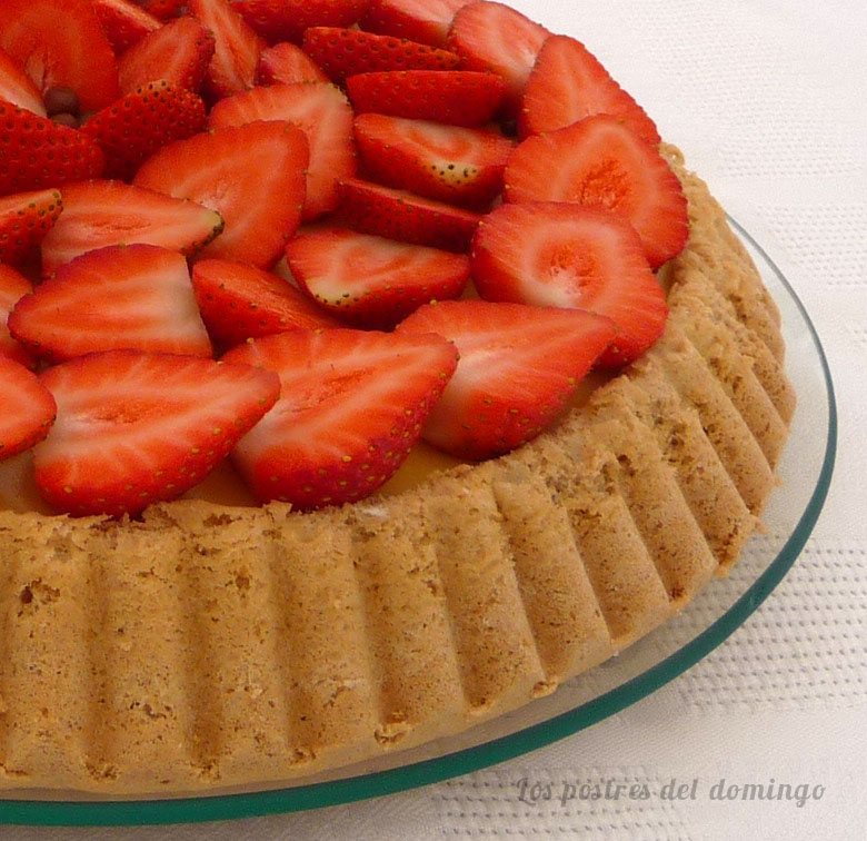 Tarta de crema y fresas