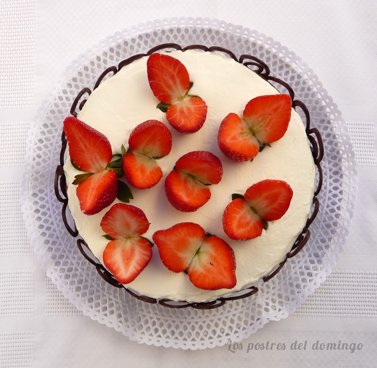 Tarta de fresa chocolate y nata
