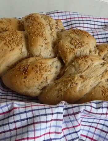 Trenza de pan con semillas